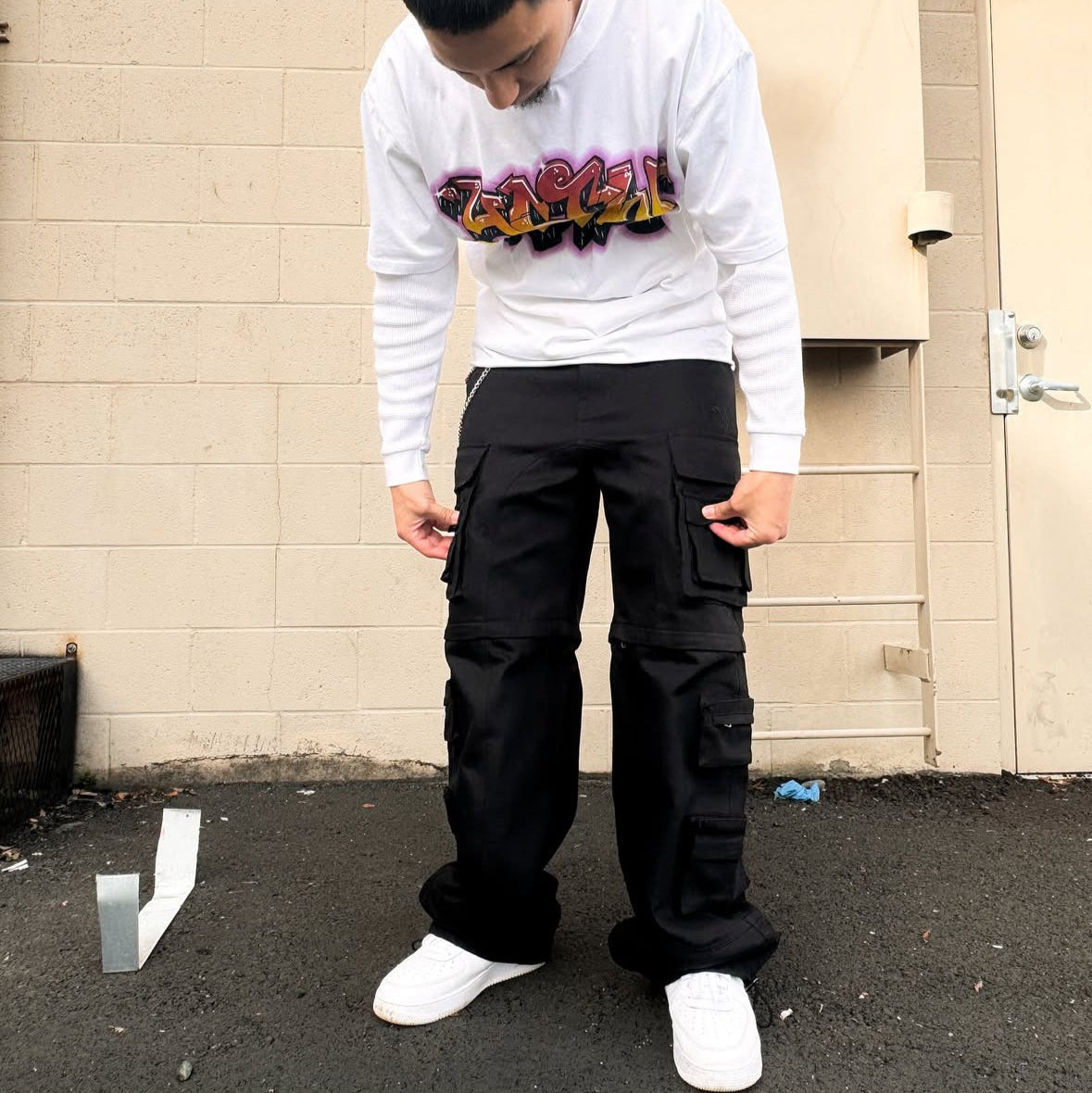BLACKOUT CARGOS