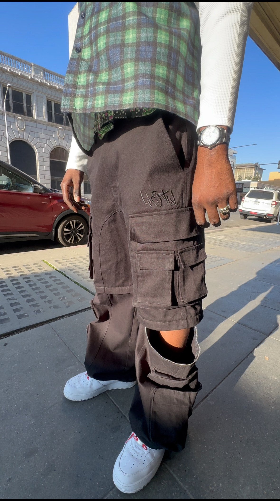 BLACKOUT CARGOS